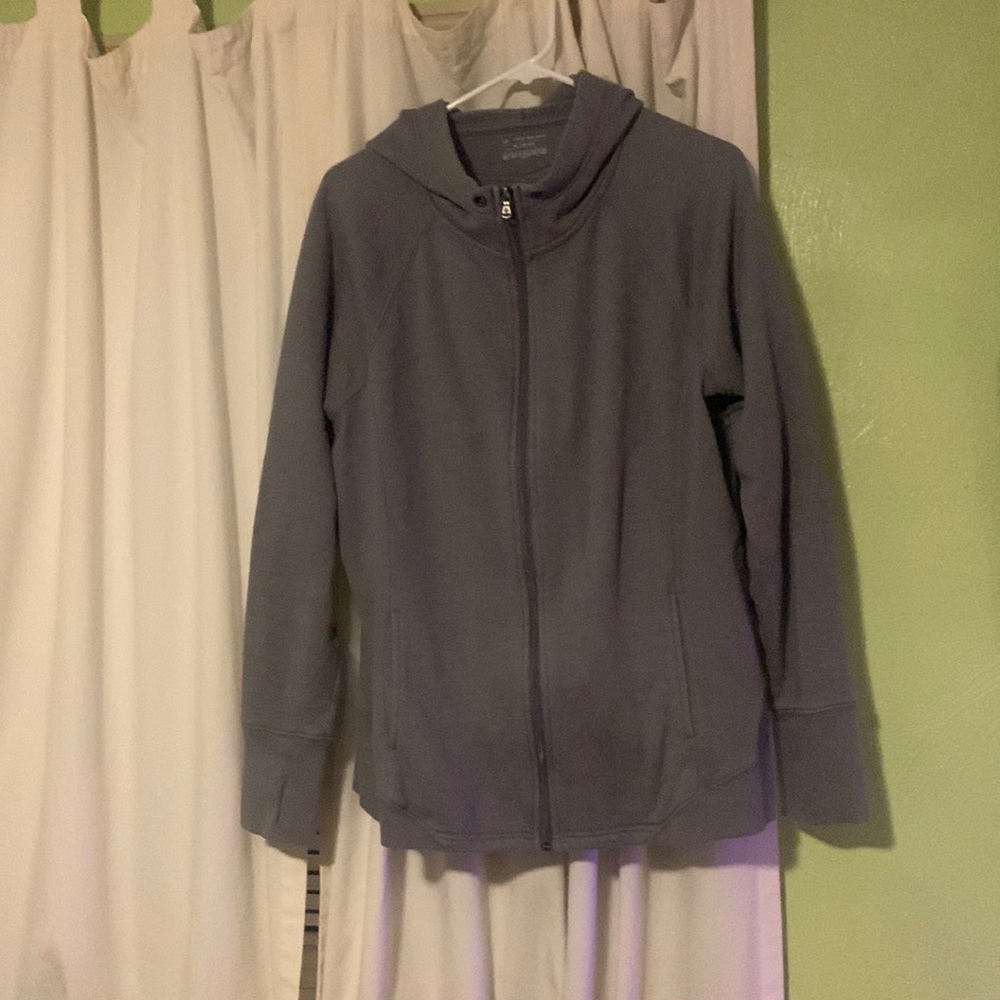 Women’s sweatshirt with zipper and hood